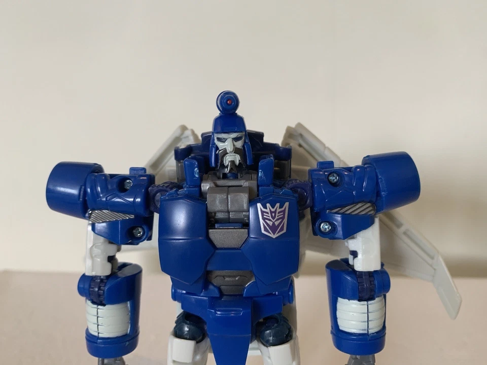 Transformers Generations Deluxe Class Scourge Figure complete  2010 Classics - Image 3 of 4