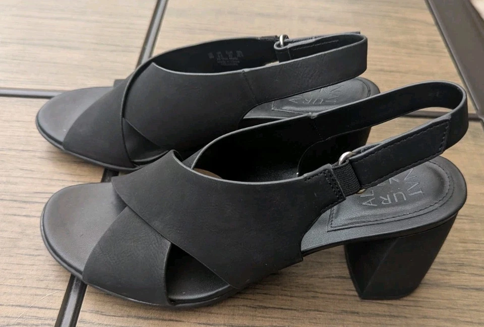 Sandalias de tacón de cuero Naturalizer negras talla 9M Foto 4 de 4