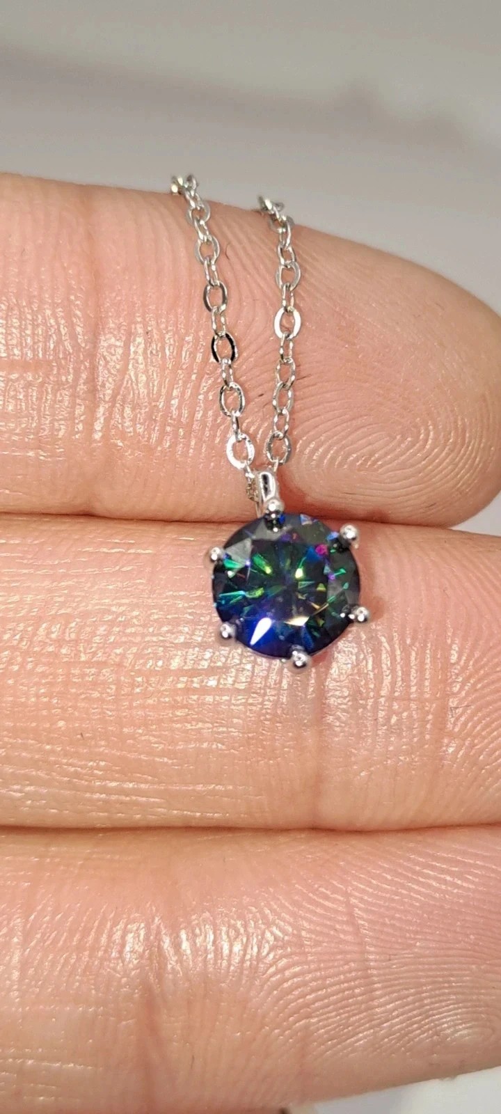 Collier Argent 925 et Pendentif Moissanite Vert Profond, Cadeau d'Anniversaire Idéal
