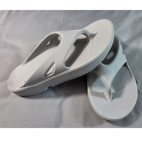 Oofos OOriginal Recovery Sandals Women 6 / Men 4 Grey Thong Flip Flops NWOT