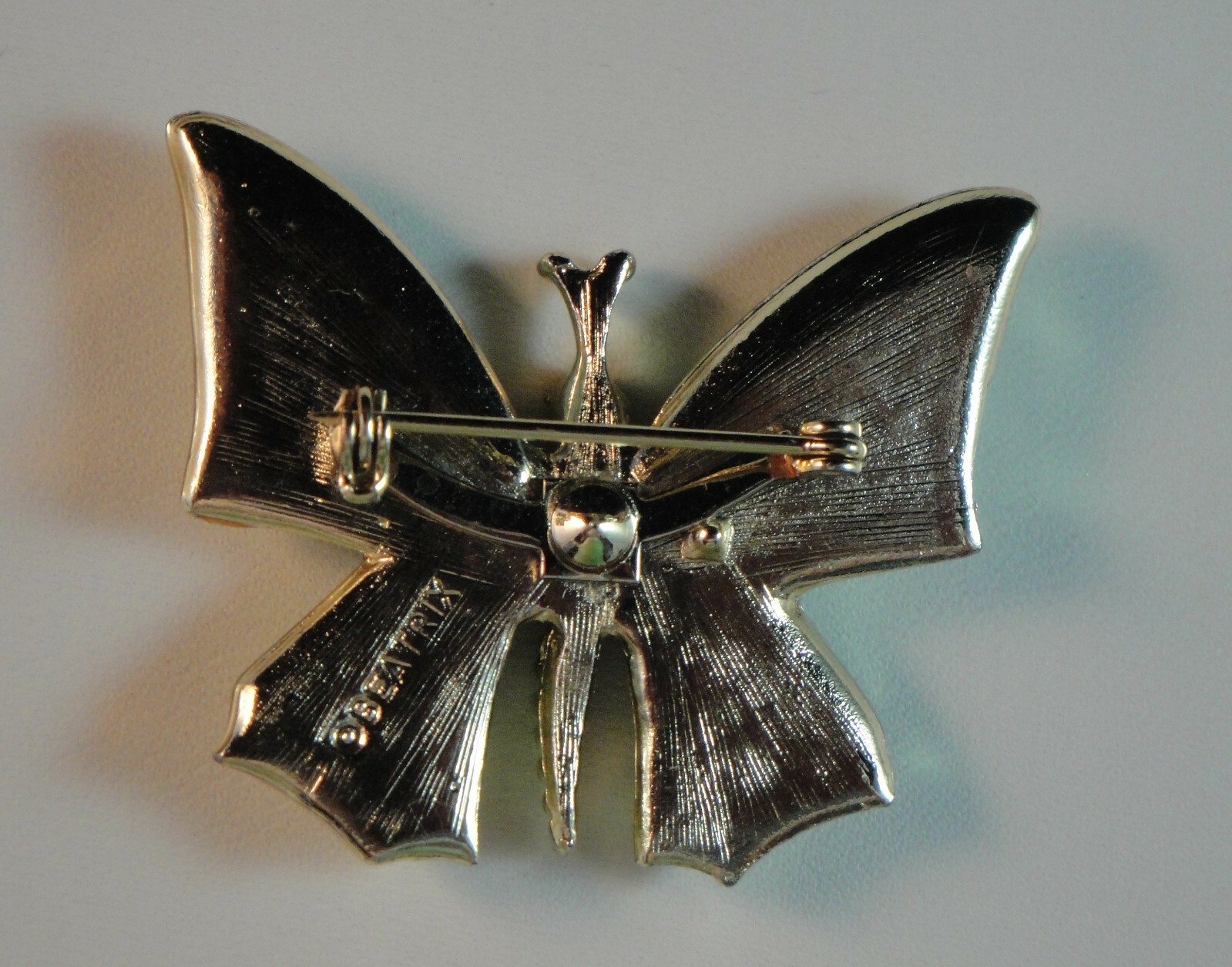 Vintage signed BUTTERFLY brooch pin. Gem
