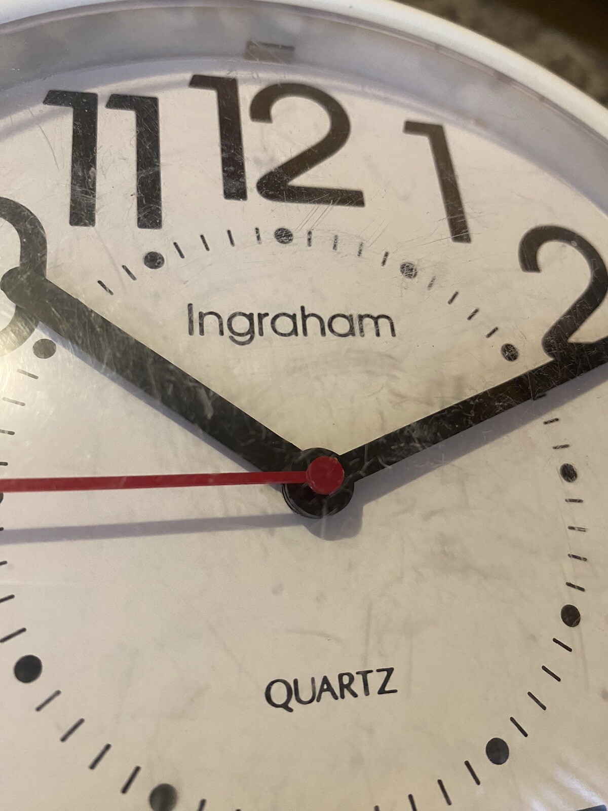 Vintage White Analog Ingraham Quartz Wall Clock Works! 8.5” Made In USA