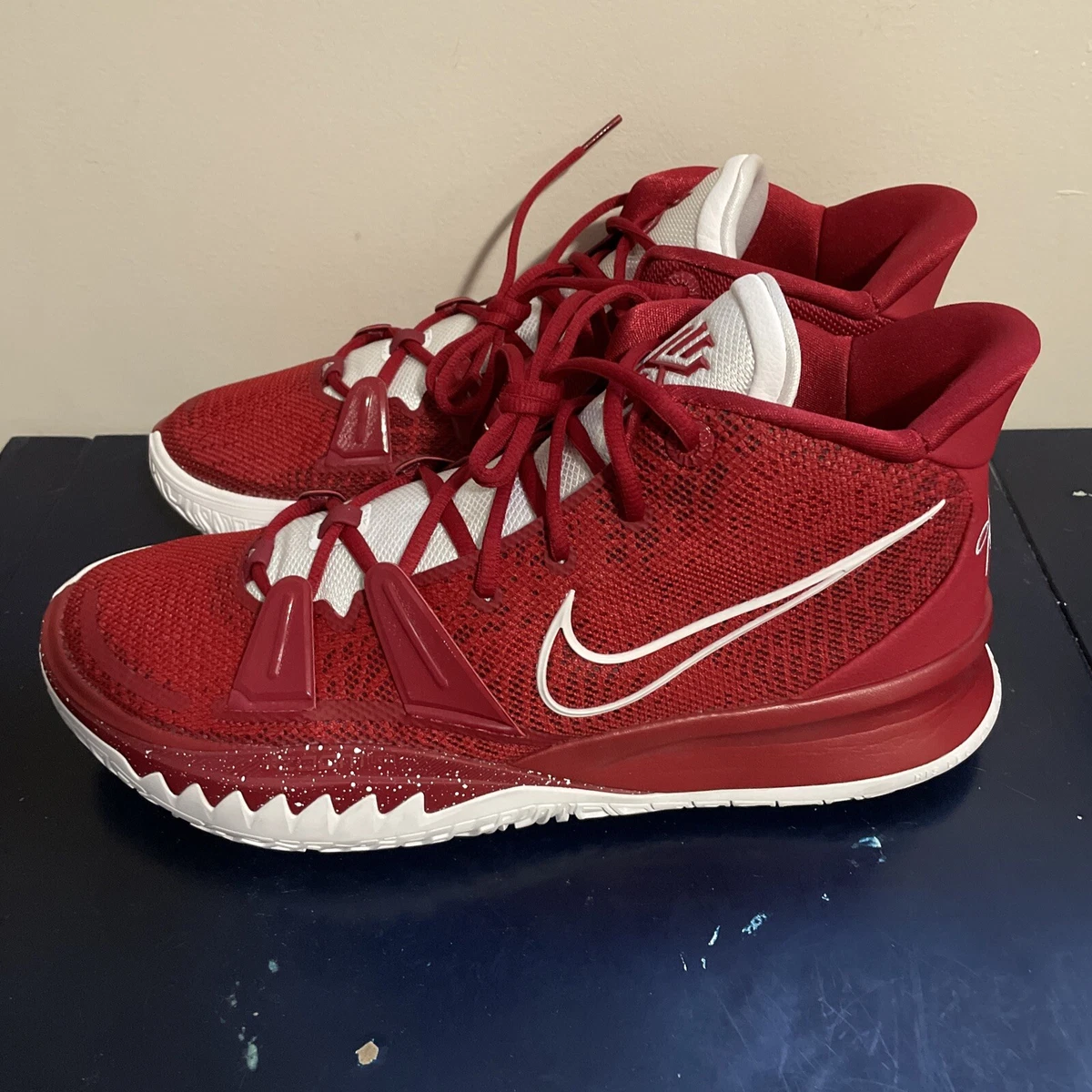Kyrie top size 13
