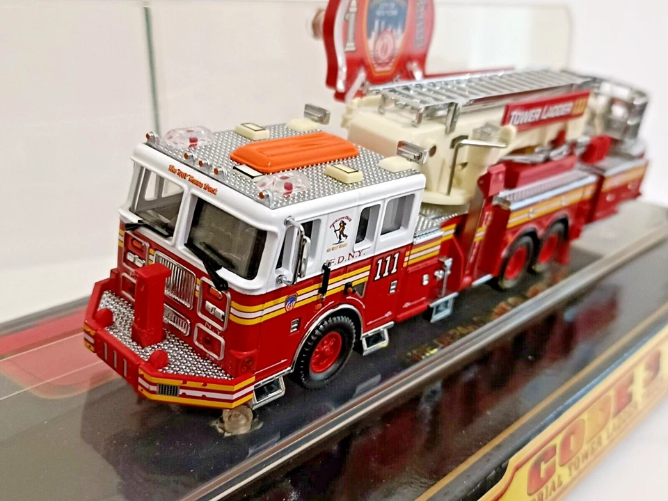 CODE 3 FDNY AERIALSCOPE TOWER LADDER 111 - 1/64 vigili fuoco pompieri - Immagine 3 di 4