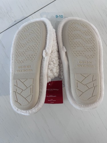 NWT Wondershop White Christmas Sherpa Slippers Sz 9-10 Smiley Face Santa White R - Picture 5 of 6