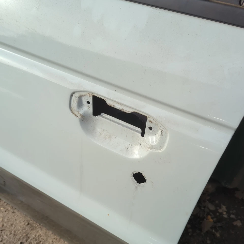 MITSUBISHI SHOGUN PAJERO MK2 PUERTA PASAJERO DELANTERA IZQUIERDA LADO CERCANO BLANCO (OS) Foto 2 de 4