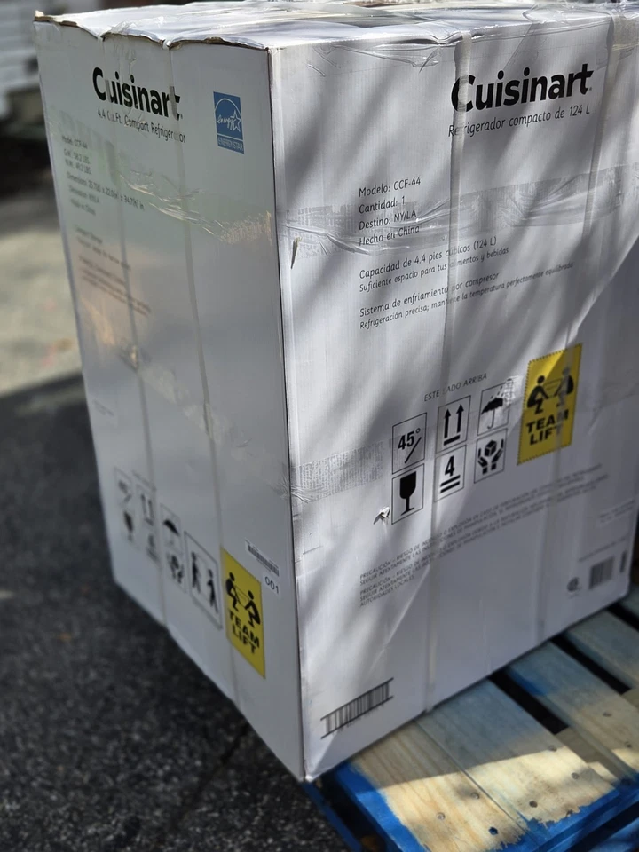 Geladeira compacta Cuisinart 4,4 pés cúbicos nova em folha na caixa - Imagem 2 de 2