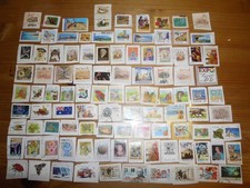 Kiloware, ca. 100 verschiedene Briefmarken aus Australien (18), auf Papier