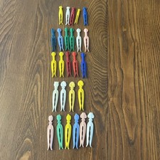 Vintage Plastic Clothes Pins Mastro Kordite Rogers Washline Pins Lot Of 26