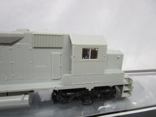 Atlas HO Scale Undecorated EMD GP39-2 Diesel Locomotive NOS DCC Ready - Picture 5 of 10