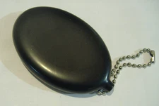BLACK RUBBER SQUEEZE CHANGE COIN HOLDER PURSE WITH BEAD CHAIN KEY RING