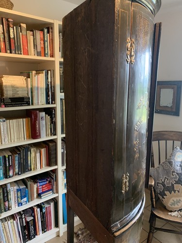 An Impressive Georgian Japanned Corner Cupboard - Picture 7 of 10