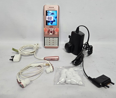 Sony Ericsson Walkman W580i, Metro Pink, Retro Slider Mobile, passende Kopfhörer