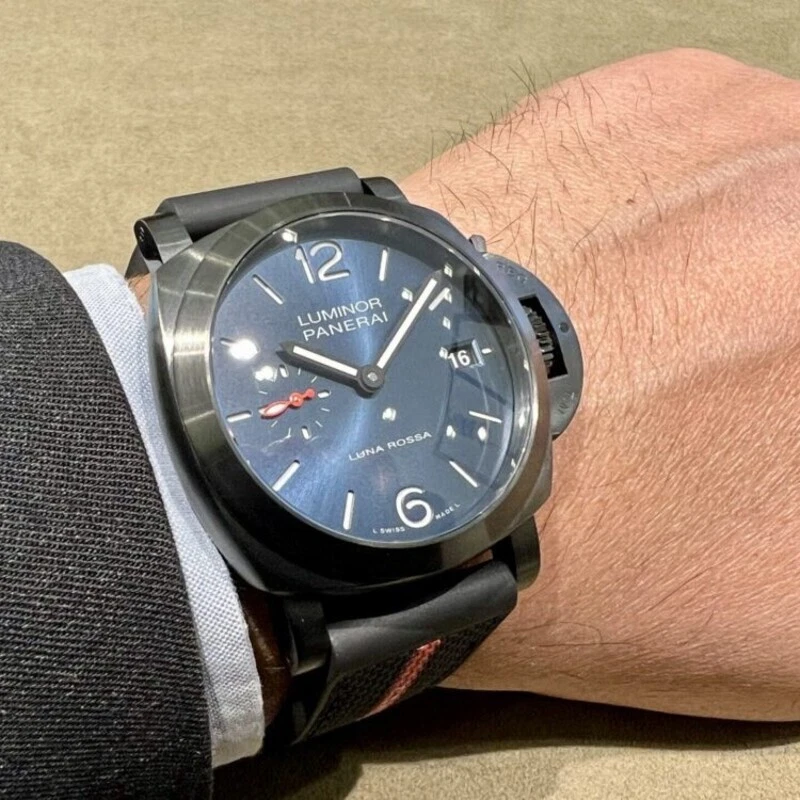 Panerai — Panerai Luminor Quaranta Steel DLC Red Moon - PAM01408Limited Edition