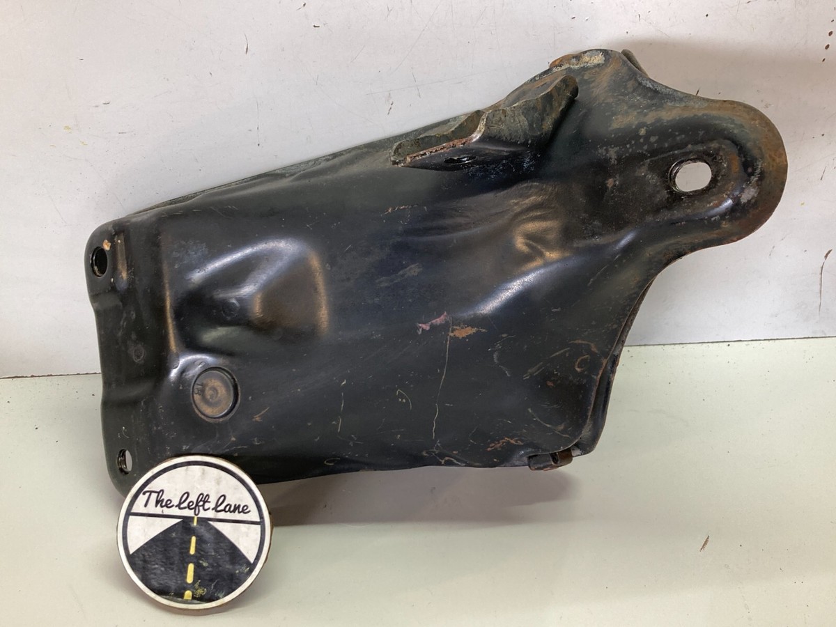パーツ 1170-150-1 590-150-2 1987-1989 Toyota MR2 AW11 Rear Suspension Sub Frame Mount