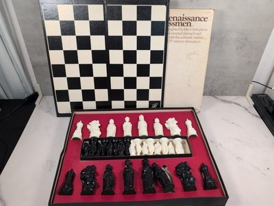 Vintage 1970 E. S. Lowe Renaissance Chessmen Weighted Felt B&W Chess Set #832