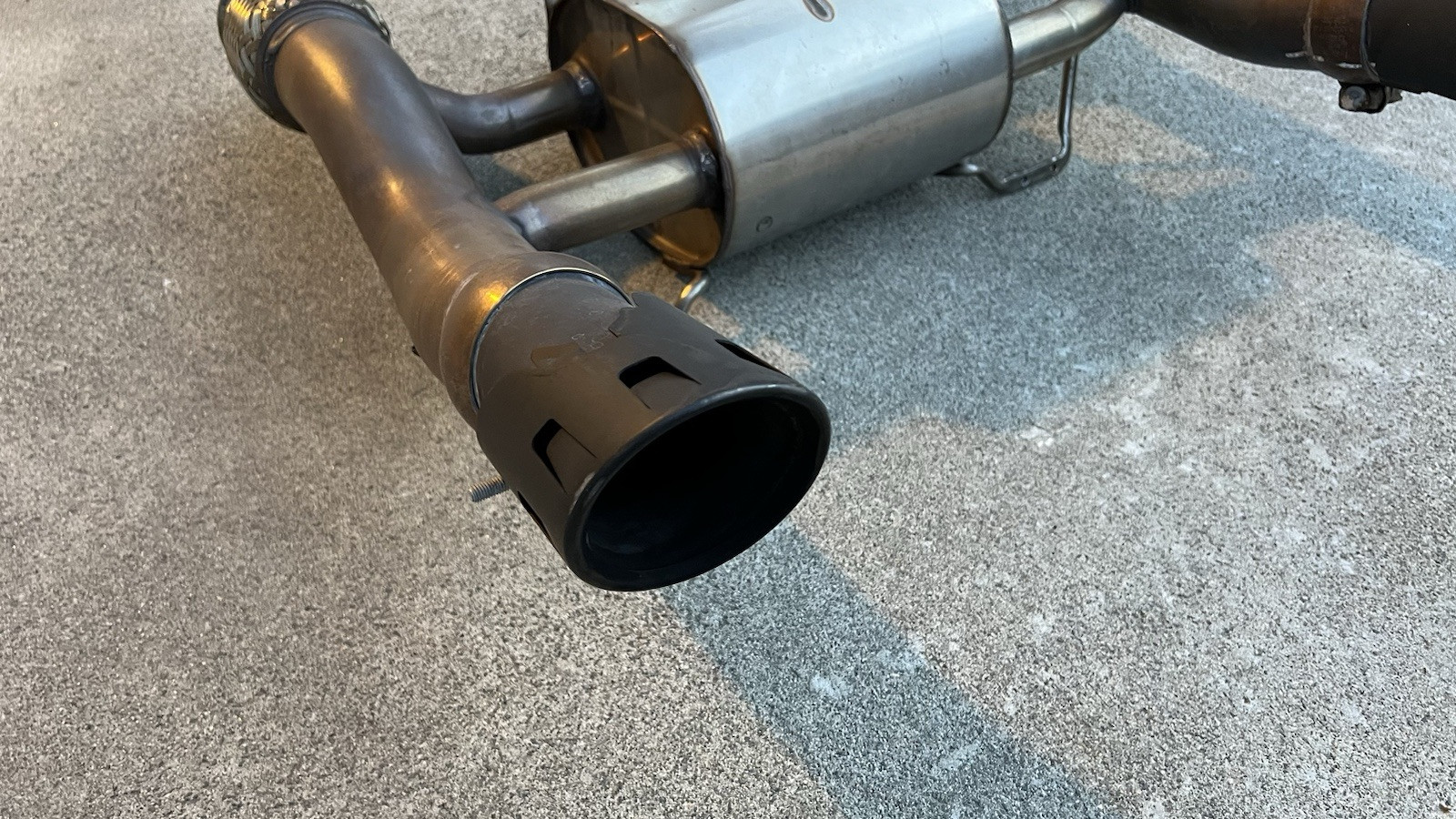 2018-2020 Mclaren 720s Exhaust Muffler W/ Black Tips Oem