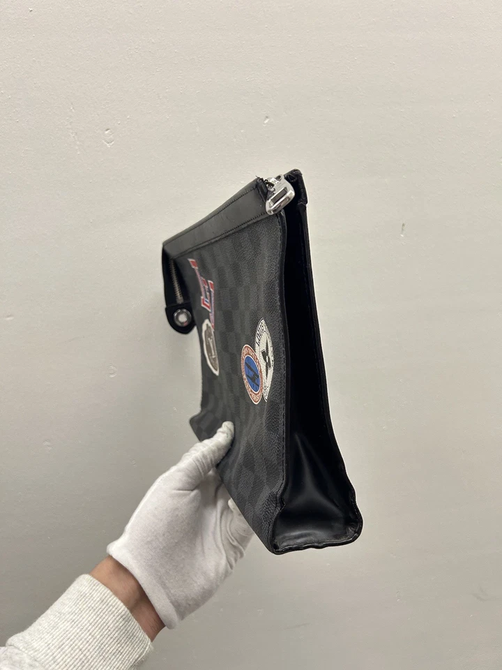 Louis Vuitton Damier Graphite Link Pochette Voyage World Traveller MM Y109 Foto 3 de 4