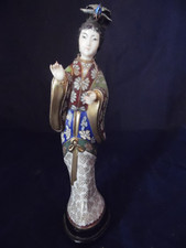 Asiatische Porzellanfigur Geisha – handbemalt – mit Holzsockel – Vintage
