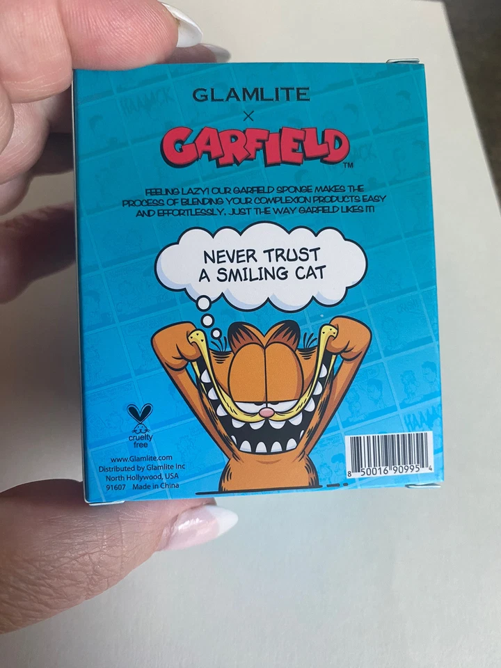 Glamlite X Garfield 全新带盒 化妆 海绵 GARFIELD 面部 翻印 可爱! — 第 3/4 张图片