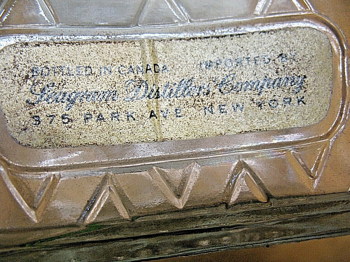 VINTAGE 1963 SEAGRAM'S CROWN ROYAL CANADIAN WHISKY QUART