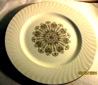 4 WEDGWOOD MANCHESTER 10'' PLATINUM TRIM DINNER PLATES ENGLAND  UNUSED  PERFECT
