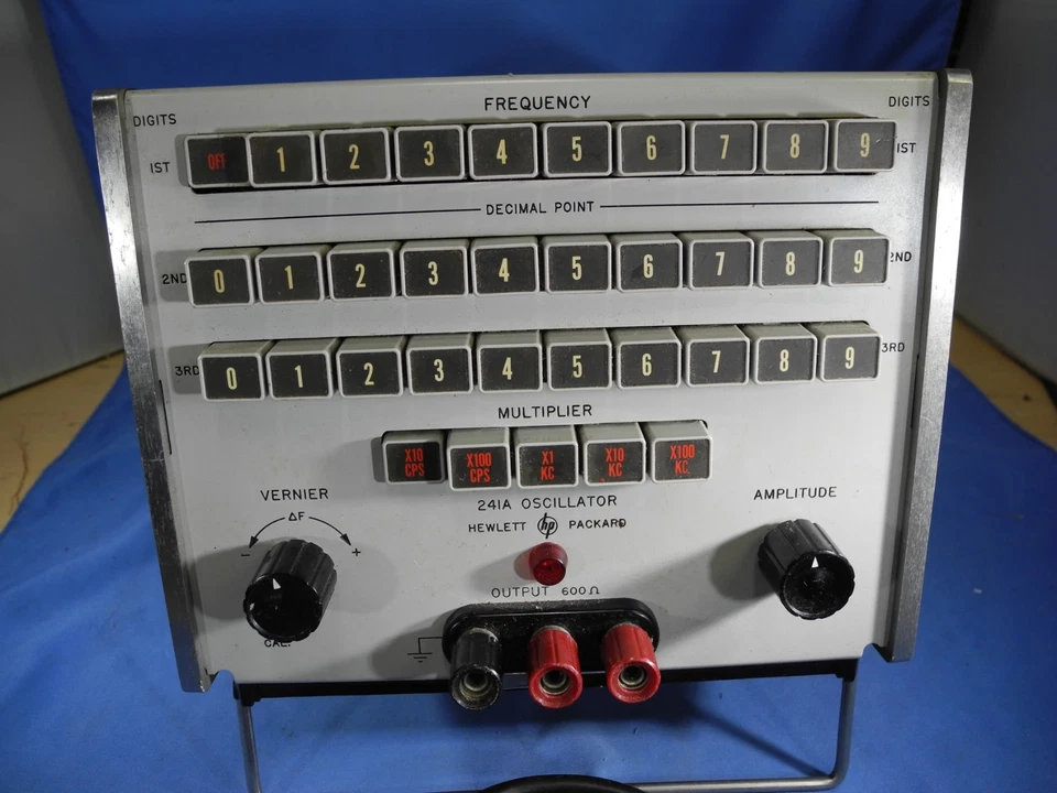 HP 241A  10 Hz to 999 kHz Pushbutton Oscillator NICE!!!  (Free & Fast Shipping!) - Image 3 of 4
