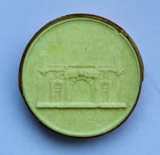 EARLY 19TH CENTURY GRAND TOUR WAX CAMEO ENTRY OF NAPOLEON INTO VIENNA. (A/F).