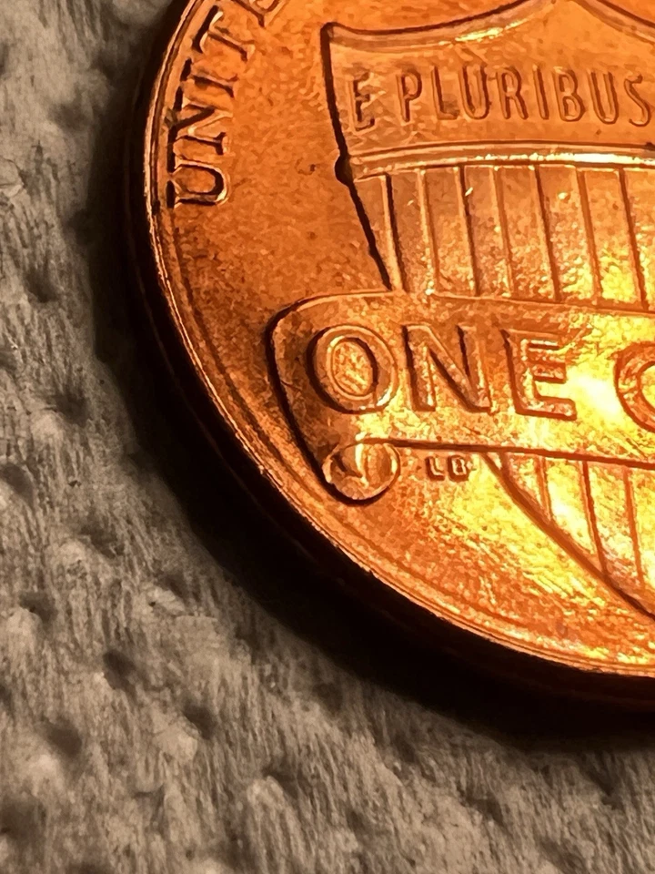 2010-D Lincoln Shield 1C,Error Coin, Triple Struck On Collar, DDO,DDR, Very Nice - Image 3 of 4