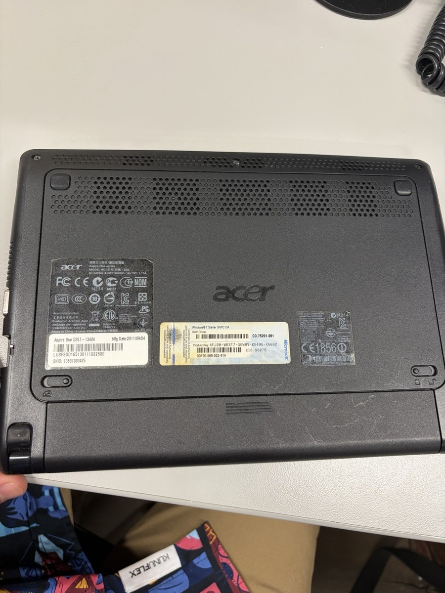 Acer Aspire One D257 Netbook Windows 7 Starter Intel Atom 10.1in