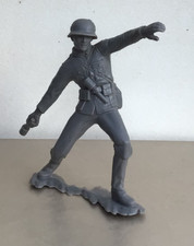 Vintage 1960  s LOUIS MARX WWII GERMAN SOLDIER 6  