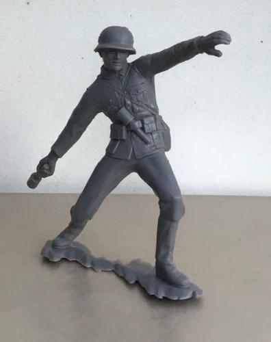 Vintage 1960’s LOUIS MARX WWII GERMAN SOLDIER 6”