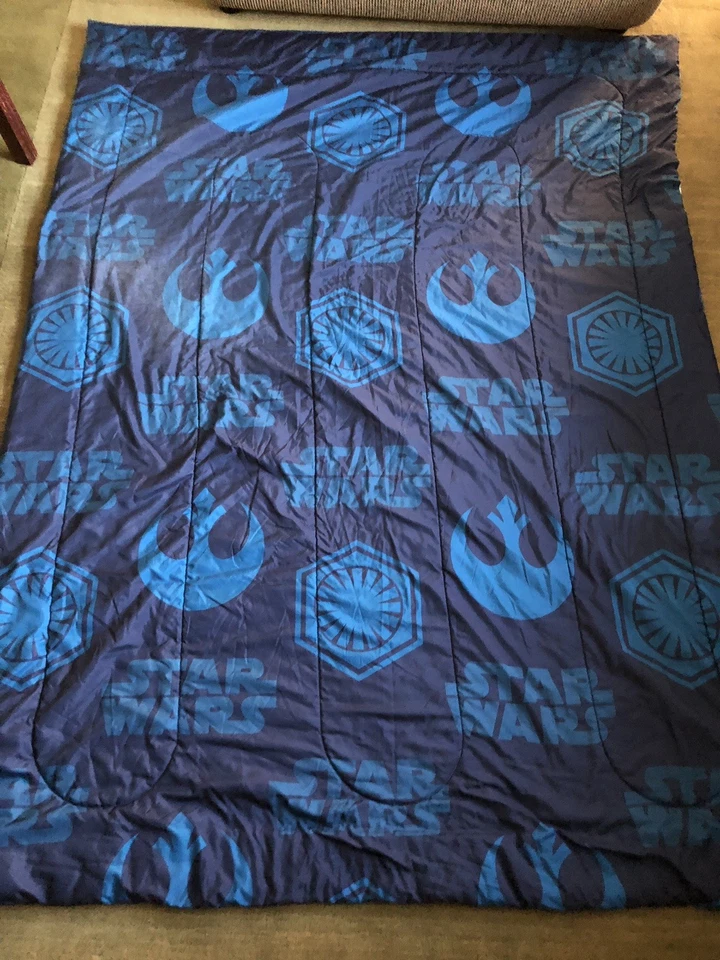 "Colcha doble Star Wars aprox 64"" X 86"" reversible azul, blanco" Foto 2 de 4