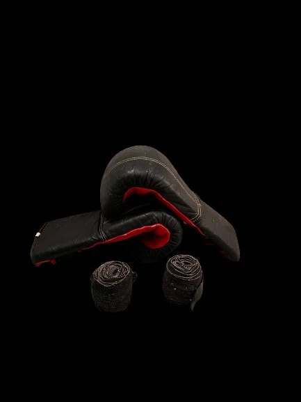 Gebrauchter Pro Touch Boxsack mit Bandagen und Boxhandschuhe: Ø30cm, 65cm Höhe. - Bild 3 von 4