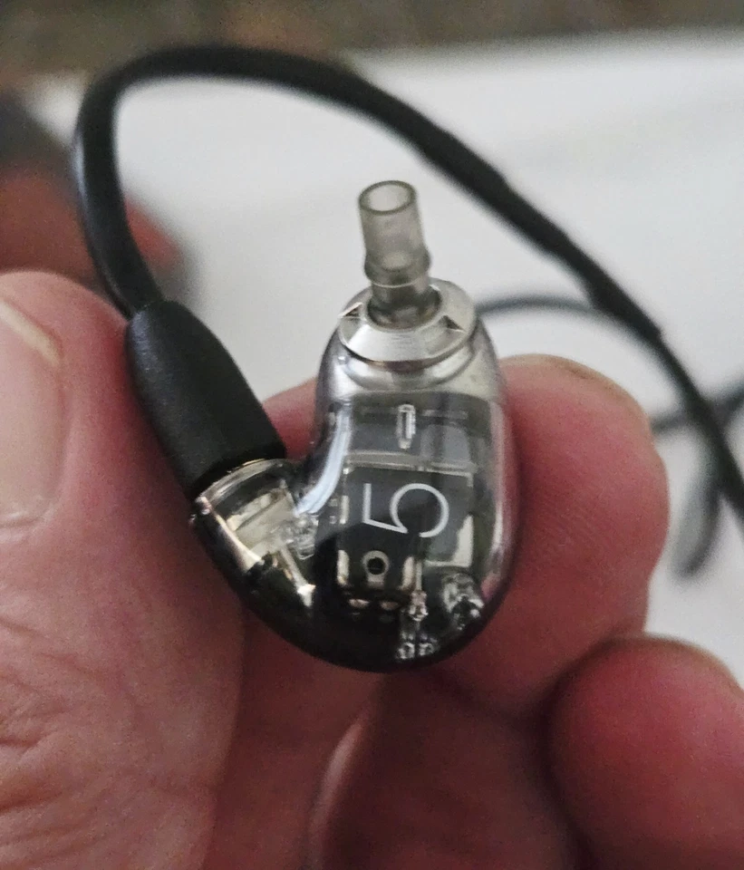 Shure AONIC 5 Sound Isolating Earphones Black - No Original Box Or Accessories - Image 4 of 4