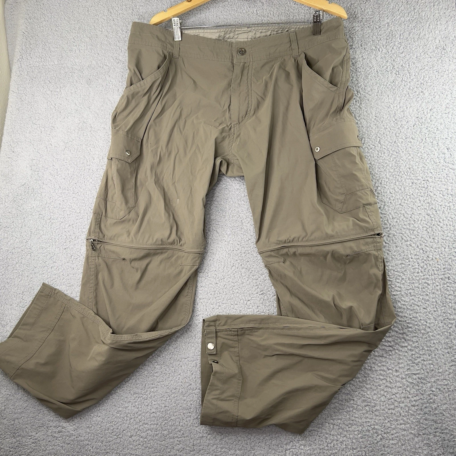 Kuhl Renegade Cargo Pockets Convertible Khaki Pants Mens Size 40 x 32 Zip Off