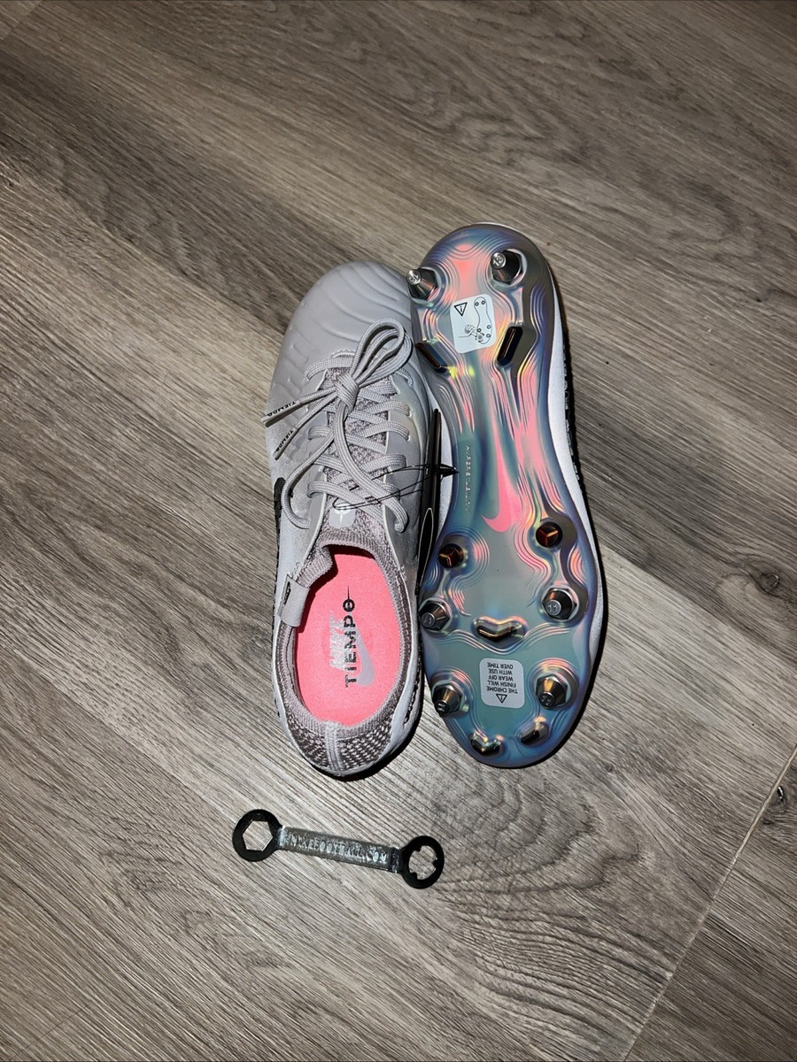 Nike Tiempo Legend 10 Elite SG-Pro Player Edtn Soccer Cleats