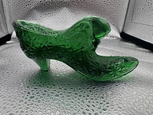 Fenton Art Glass Emerald Green Cat Head Slipper Shoe Daisy Button Pattern