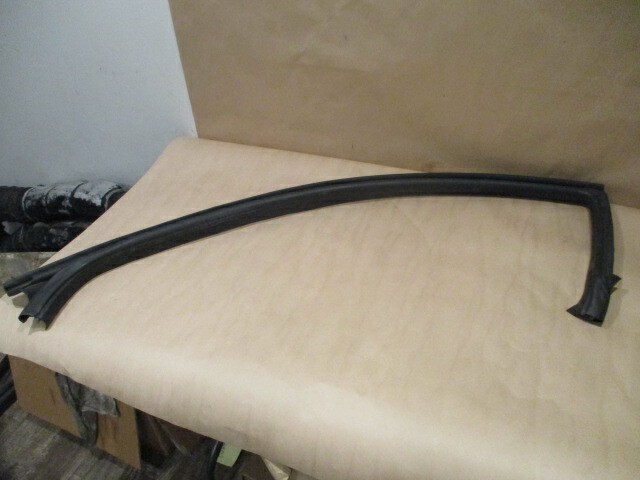 Ferrari 458 - LH Door Upper Seal - 84087500