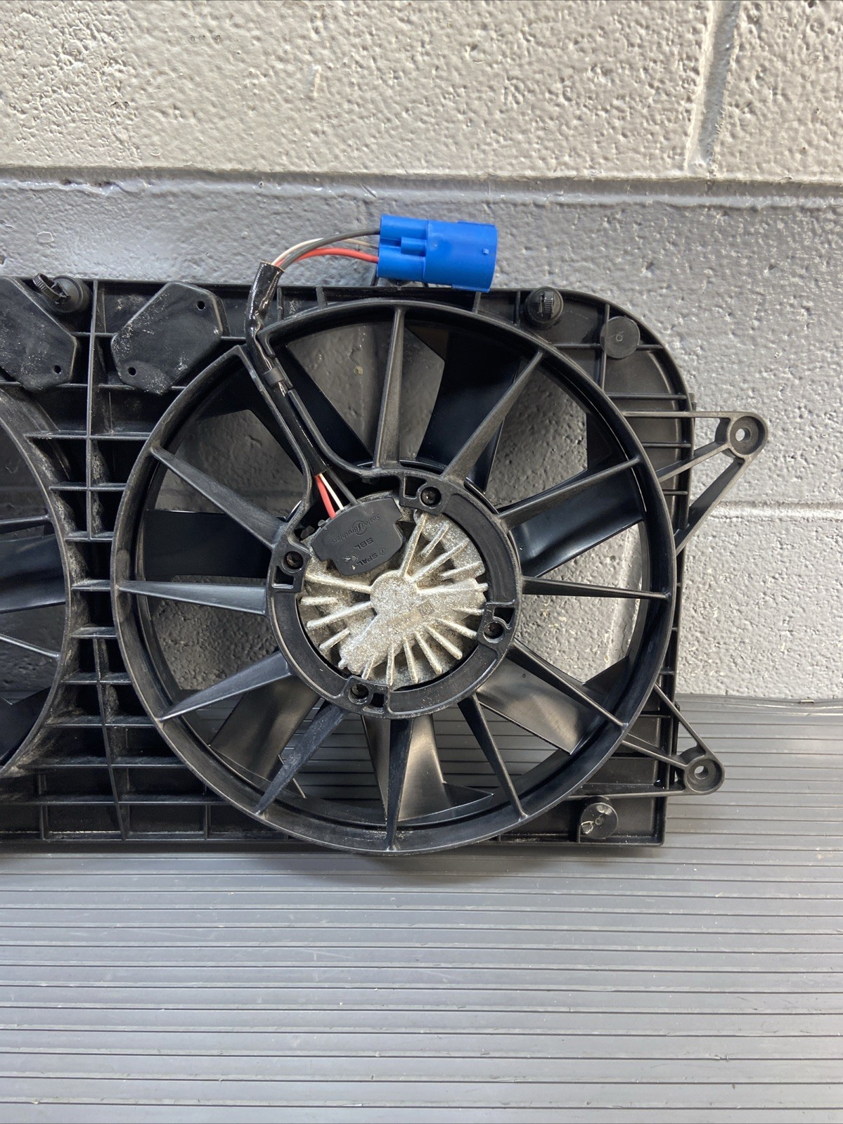 2018-2024 Ferrari Portofino M Radiator Cooling Fan 8354062 10k Miles OEM NOTE