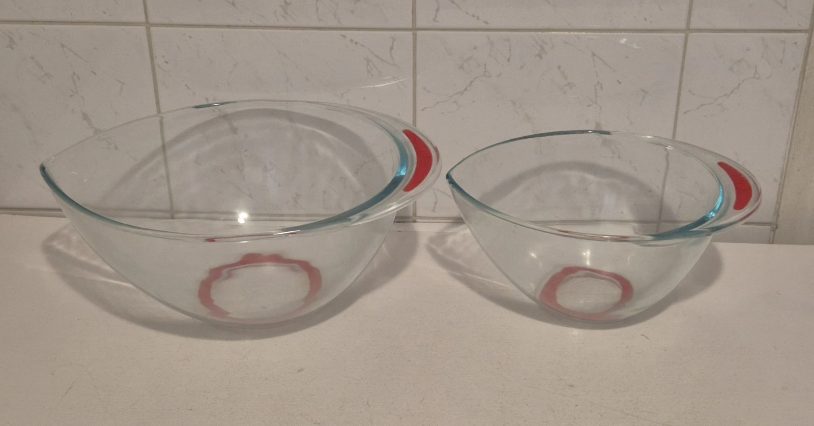 2x Large Pyrex Silicone Footed Tear Drop  Mixing Bowls
