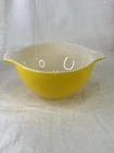Yellow Daisy “Sunflower” Vintage Pyrex #441 1.5 Pt Cinderella Mixing Bowl