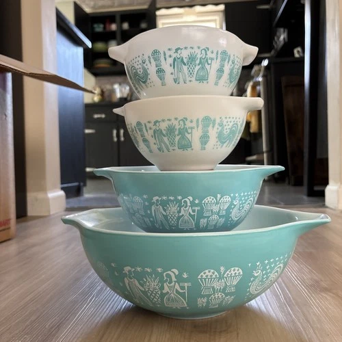 Vintage MCM Amish BUTTERPRINT Cinderella Mixing Bowls 4 piece  1950s PYREX