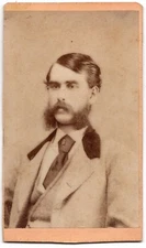 ANTIQUE CDV CIRCA 1870s D.N. MOORE HANDSOME BEARDED MAN IN SUIT ELLSWORTH MAINE
