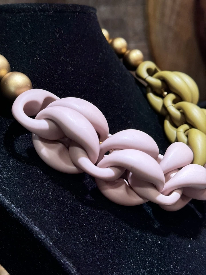 "Collar de eslabones grandes de resina PONO Joan Goodman Italia DORADO, ROSA Y VERDE 18-20""" Foto 3 de 4