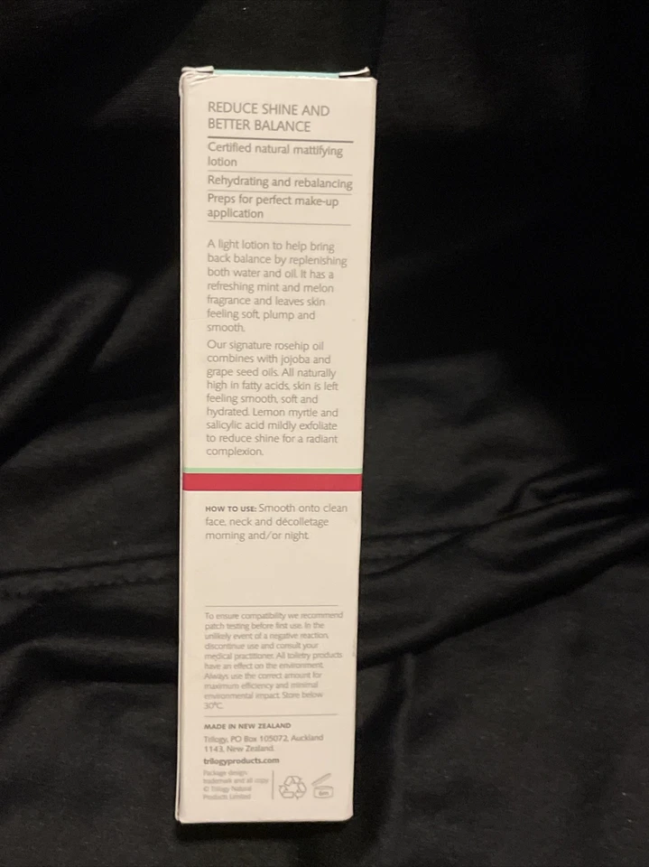 Loción hidratante matificante Trilogy 1,69 fl. oz. Foto 3 de 4