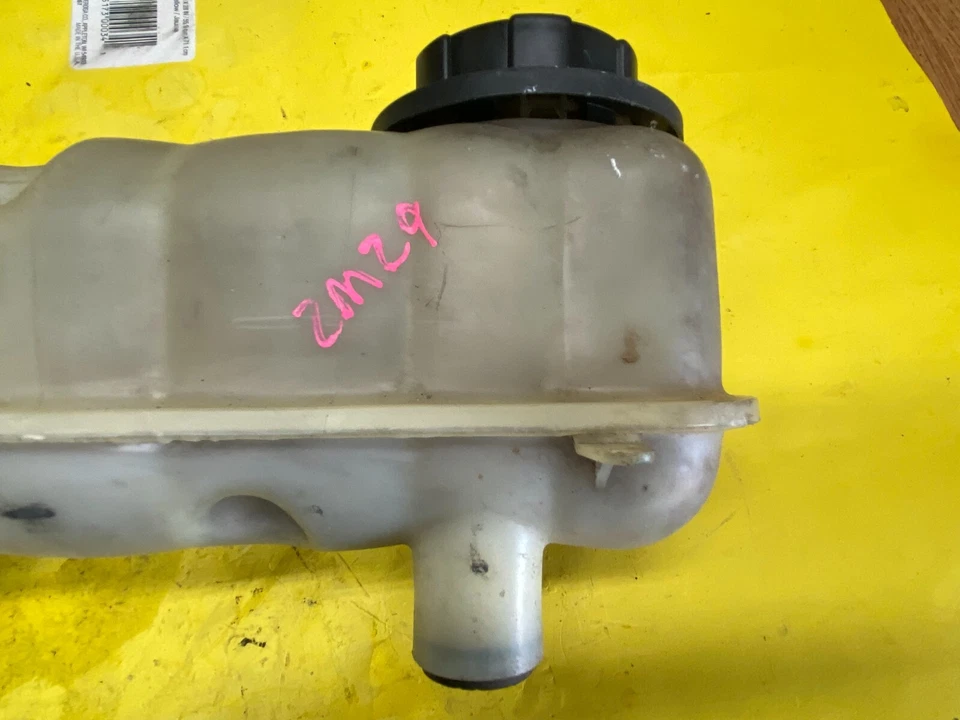 Volkswagen Rabbit 2008 tanque de depósito de desbordamiento de refrigerante OEM Foto 2 de 4