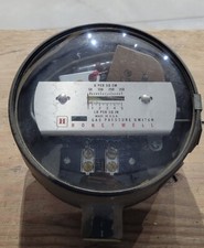 Honeywell C437E 1012 3 Gas Pressure Switch 1/2" NPT .5 - 5 psi