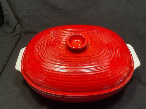 Emile Henry Large vintage RED and WHITE roaster with lidand handles. RARE - Picture 2 of 9