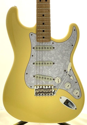 Fender Japan Yngwie Malmsteen Scallop Stratocaster Guitar ST-YJM Yellow White